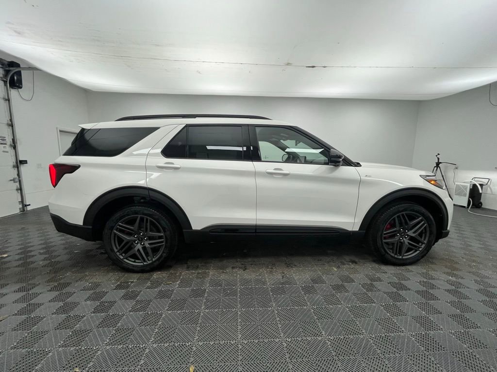 New 2026 Ford Explorer ST-Line w/ ST-Line Street Pack image 9