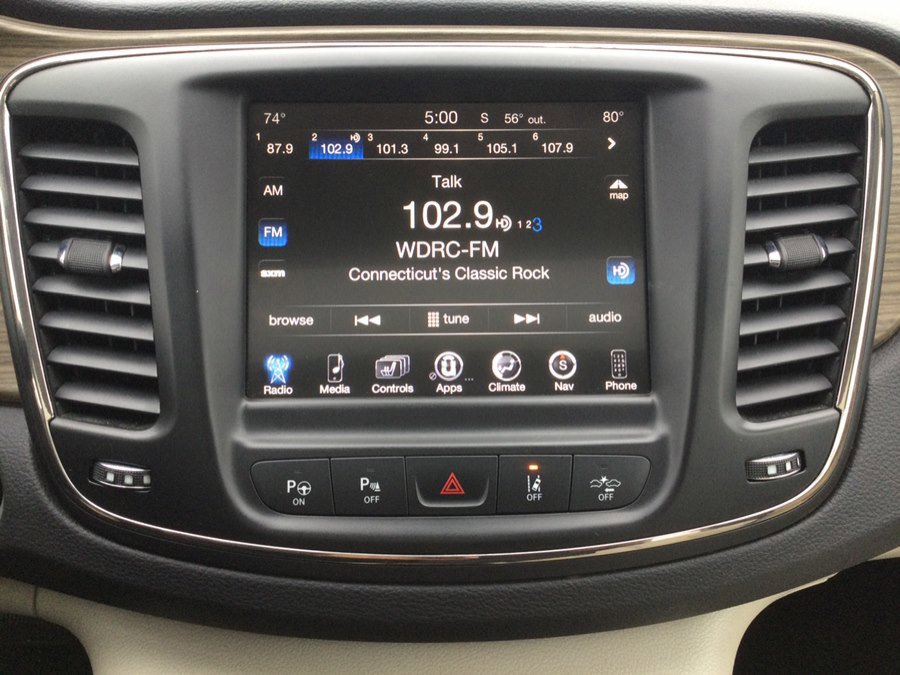 Used 2015 Chrysler 200 C w/ Navigation & Sound Group I image 23