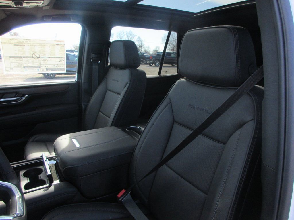 New 2026 GMC Yukon Denali w/ Sun & Power Step Package image 13