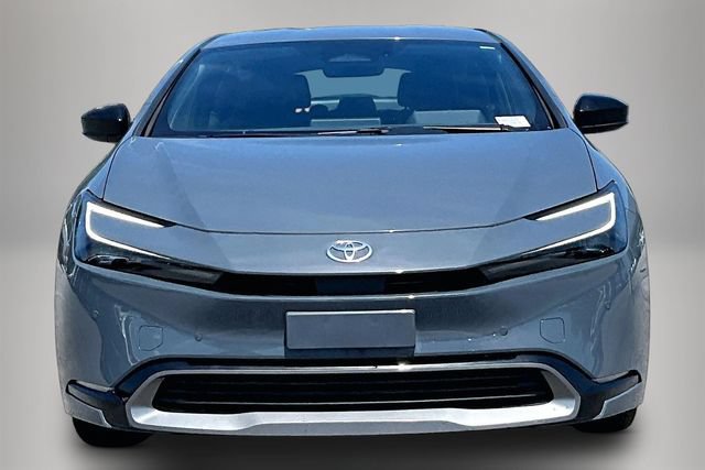 Used 2023 Toyota Prius XLE FWD image 3