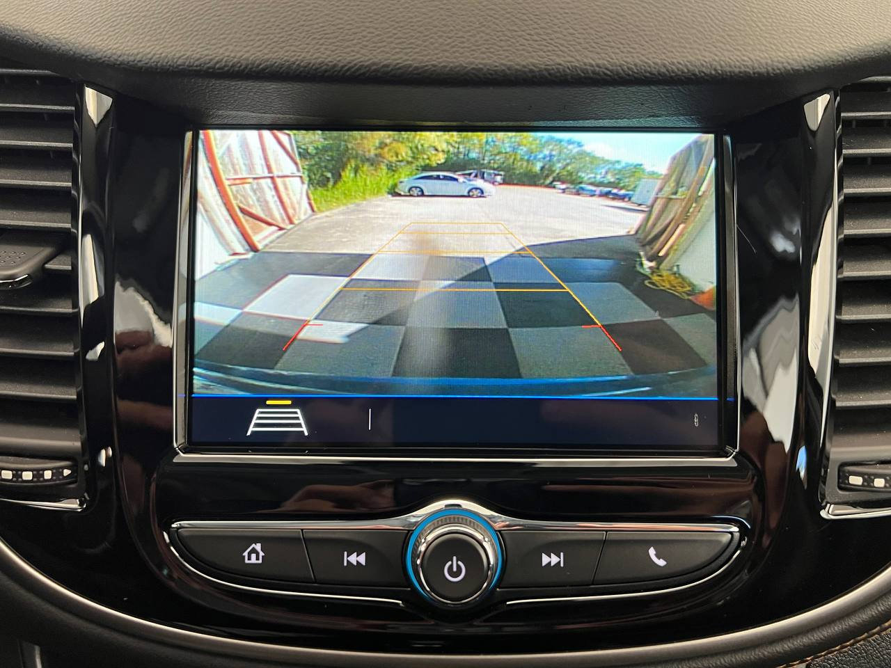 Used 2019 Chevrolet Trax LT w/ LT Convenience Package image 18