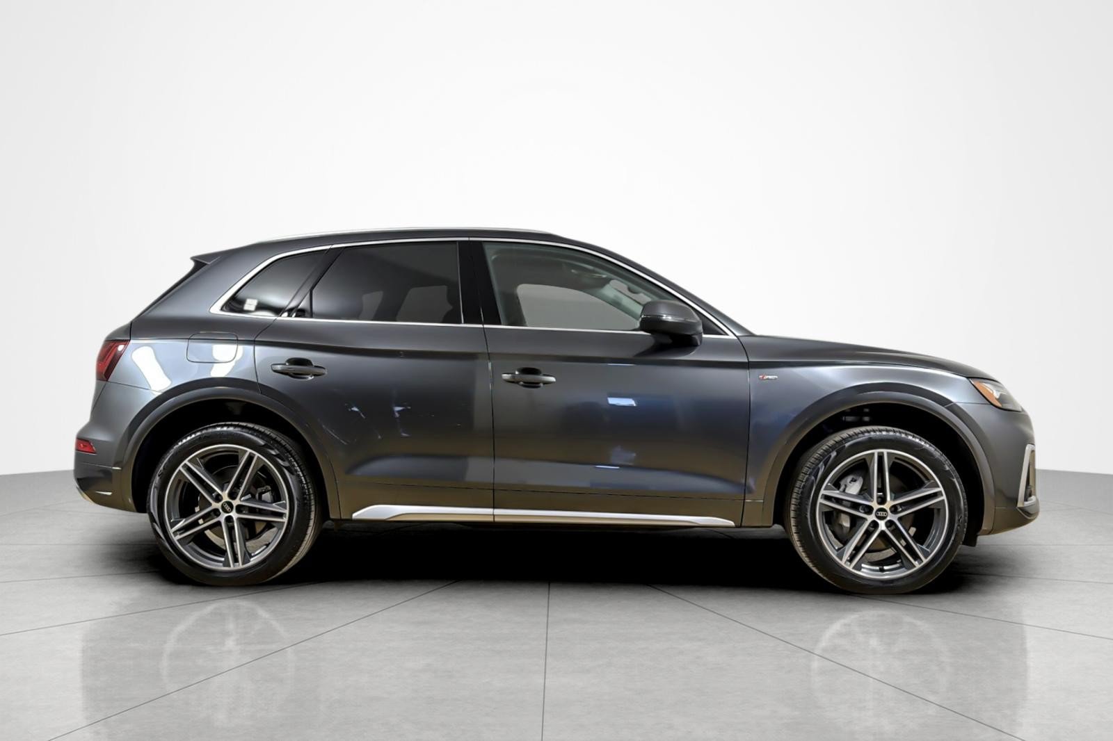 Used 2023 Audi Q5 e Premium Plus w/ Premium Plus Package AWD/4WD image 6