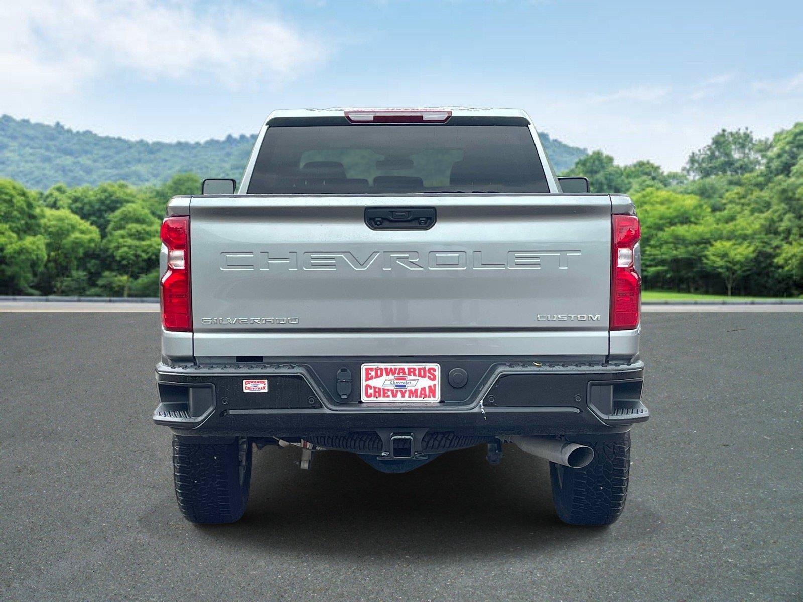 Used 2025 Chevrolet Silverado 2500 Custom w/ Custom Value Package AWD/4WD image 4
