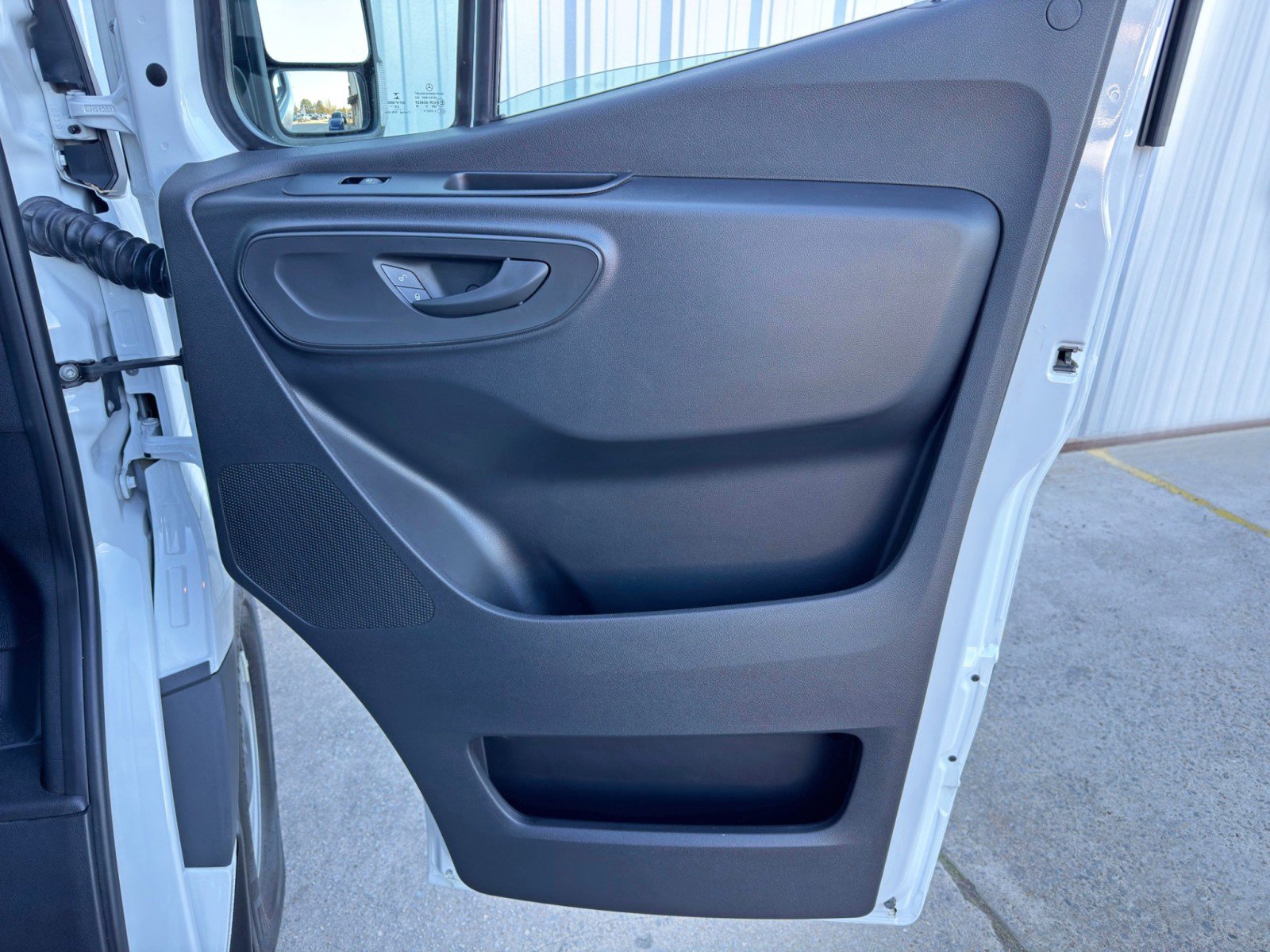 Used 2021 Mercedes-Benz Sprinter 2500 w/ Premium Plus Package image 38