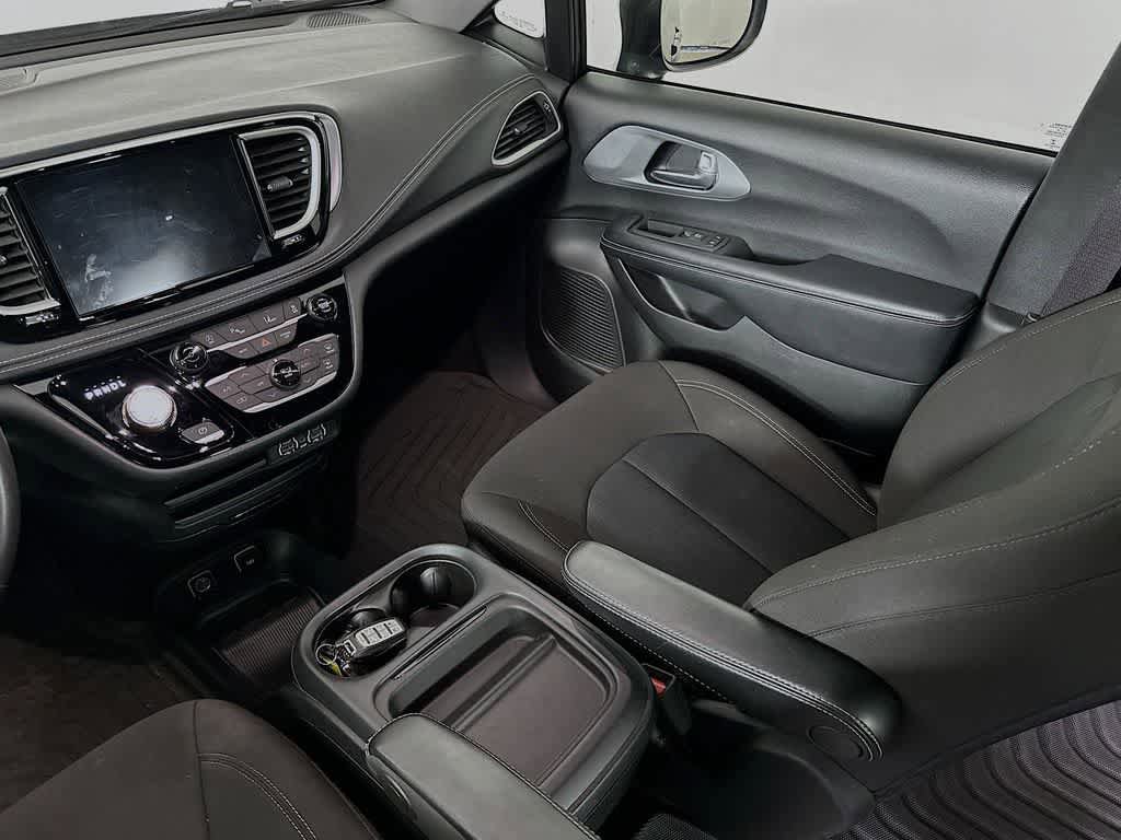 Used 2021 Chrysler Pacifica Touring w/ S Appearance Package FWD image 11
