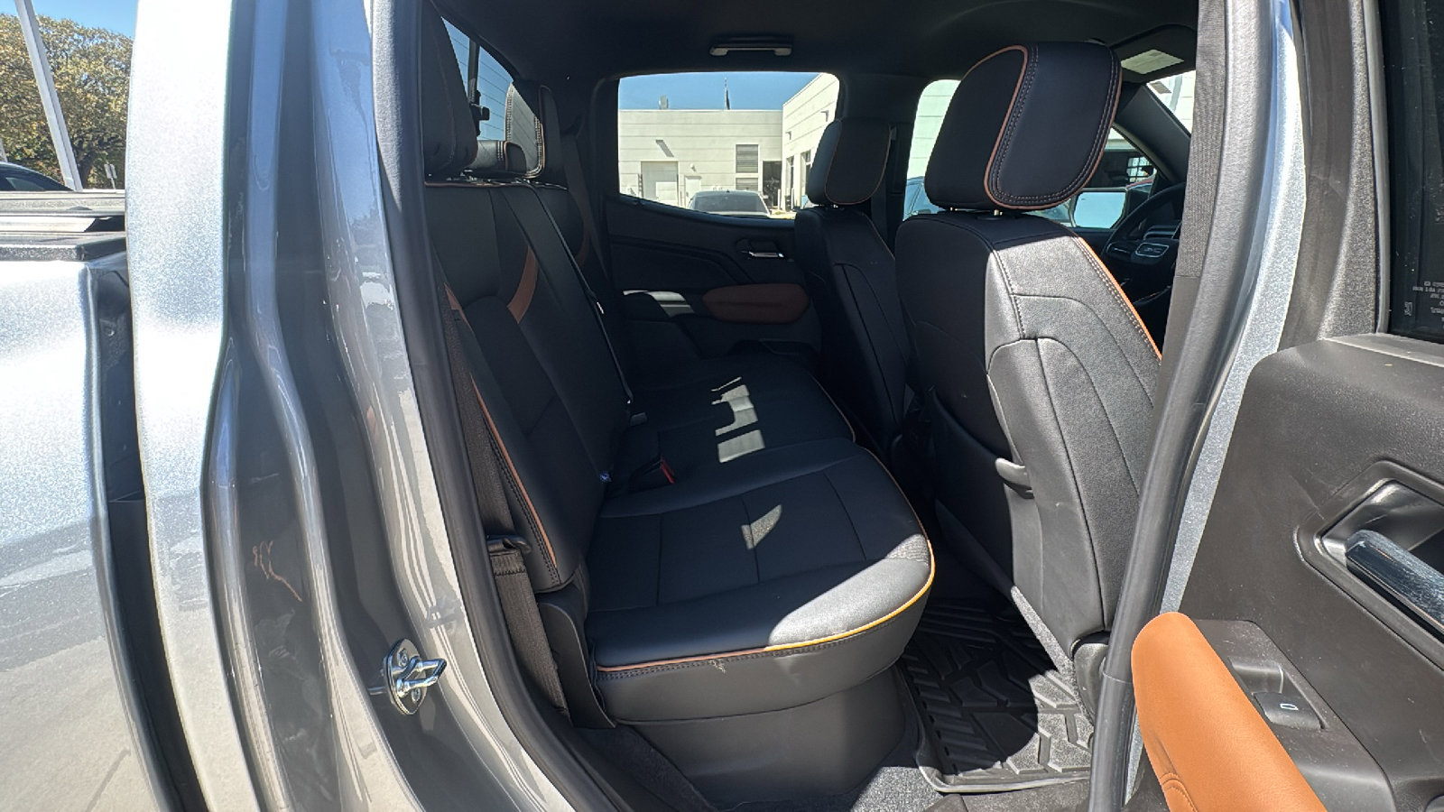 Used 2025 GMC Canyon AT4 image 25