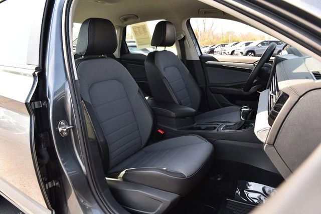 Certified 2025 Volkswagen Jetta SE image 21