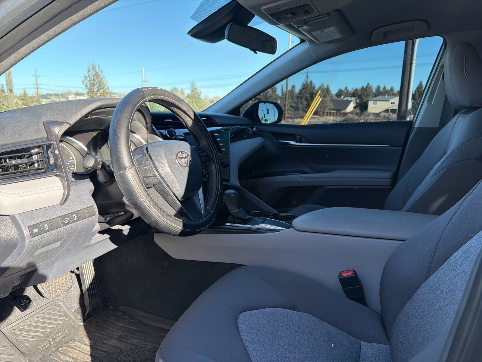 Used 2020 Toyota Camry LE image 14