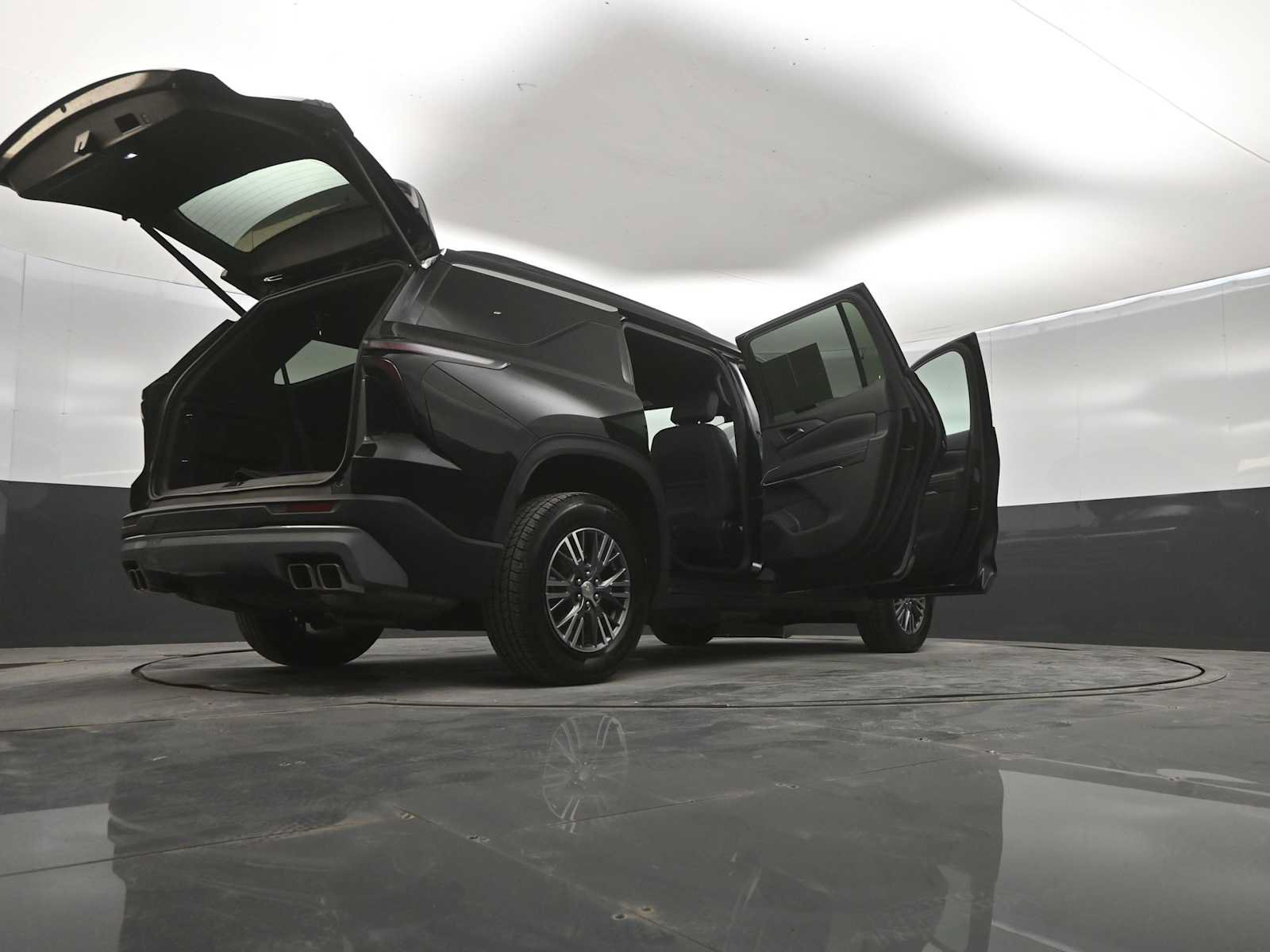Used 2025 Chevrolet Traverse LT AWD/4WD image 49