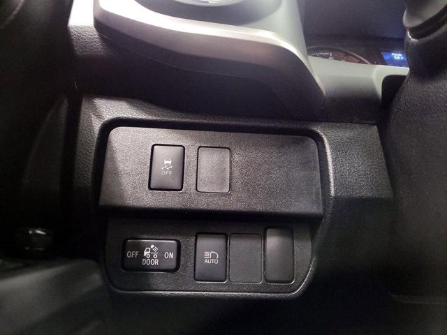 Used 2021 Toyota Tacoma SR5 w/ Technology Package image 5