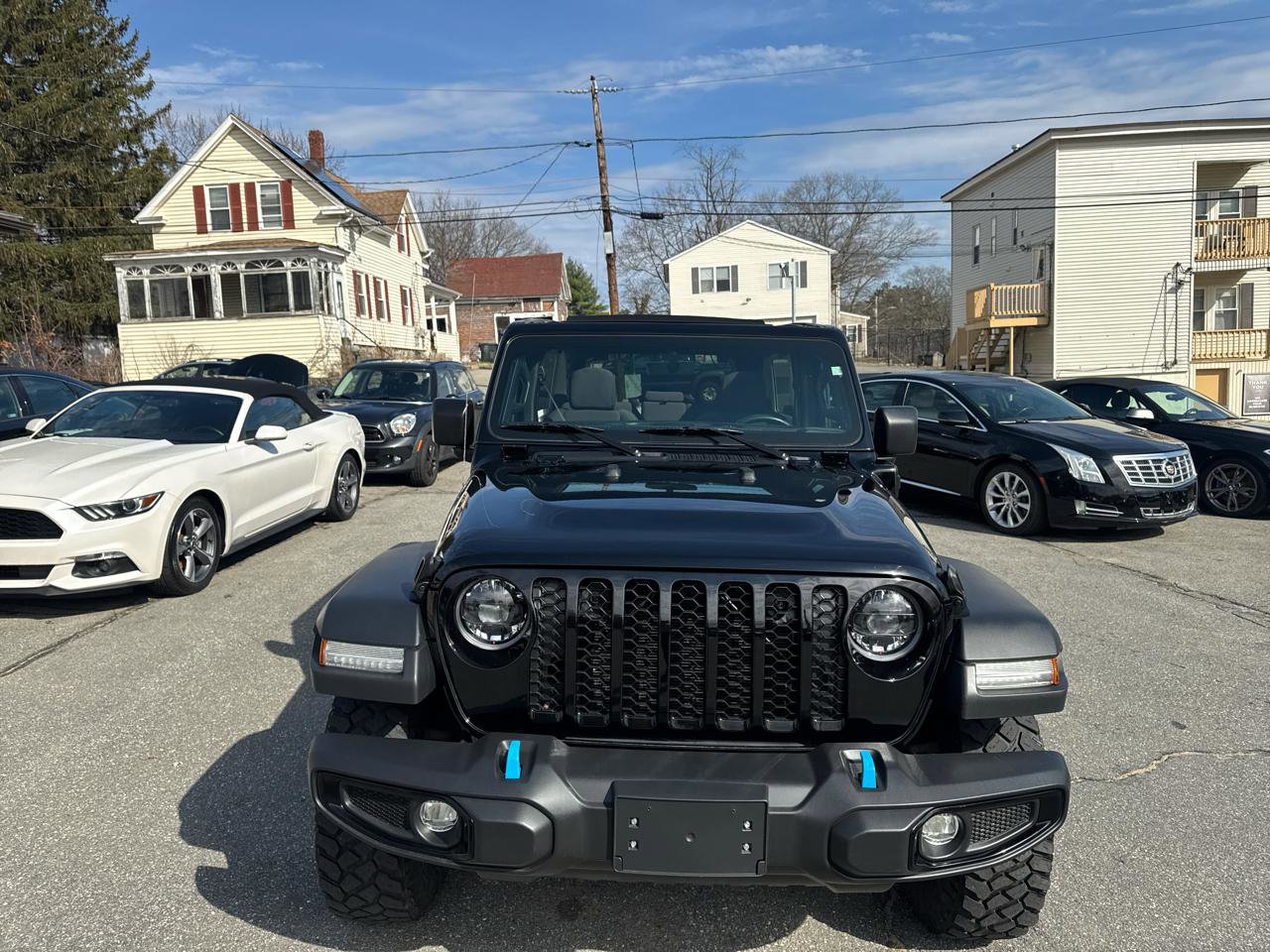 Used 2023 Jeep Wrangler Unlimited w/ Sun & Screen Package AWD/4WD image 3