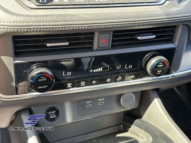 Used 2024 Nissan Rogue SV image 32