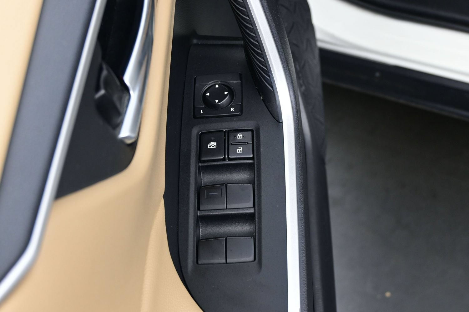 Used 2021 Toyota RAV4 XLE AWD/4WD image 10