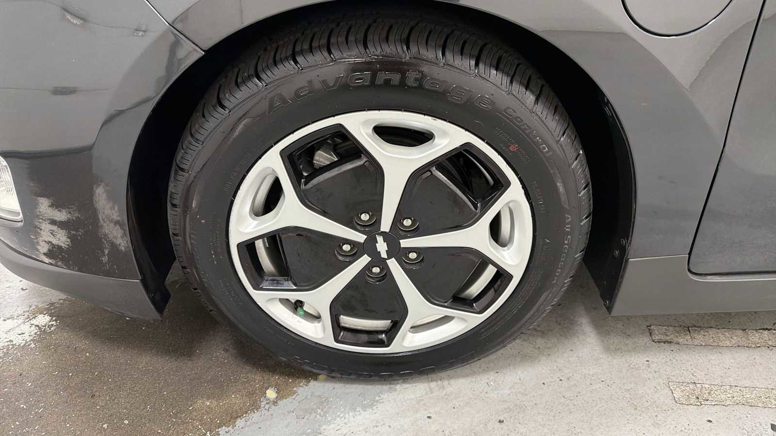 Used 2014 Chevrolet Volt w/ Enhanced Safety Package 1 FWD image 10