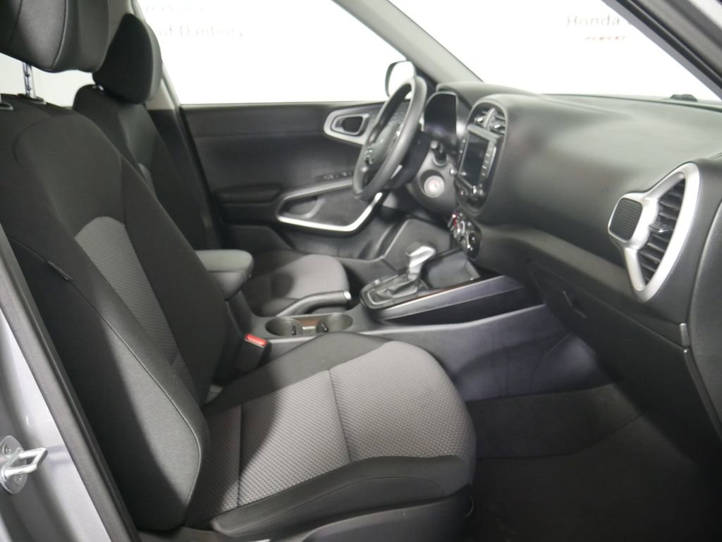 Used 2023 Kia Soul LX w/ LX Technology Package FWD image 7