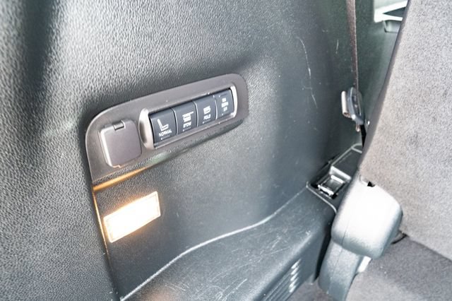 Used 2019 Ford Explorer Platinum AWD/4WD image 37
