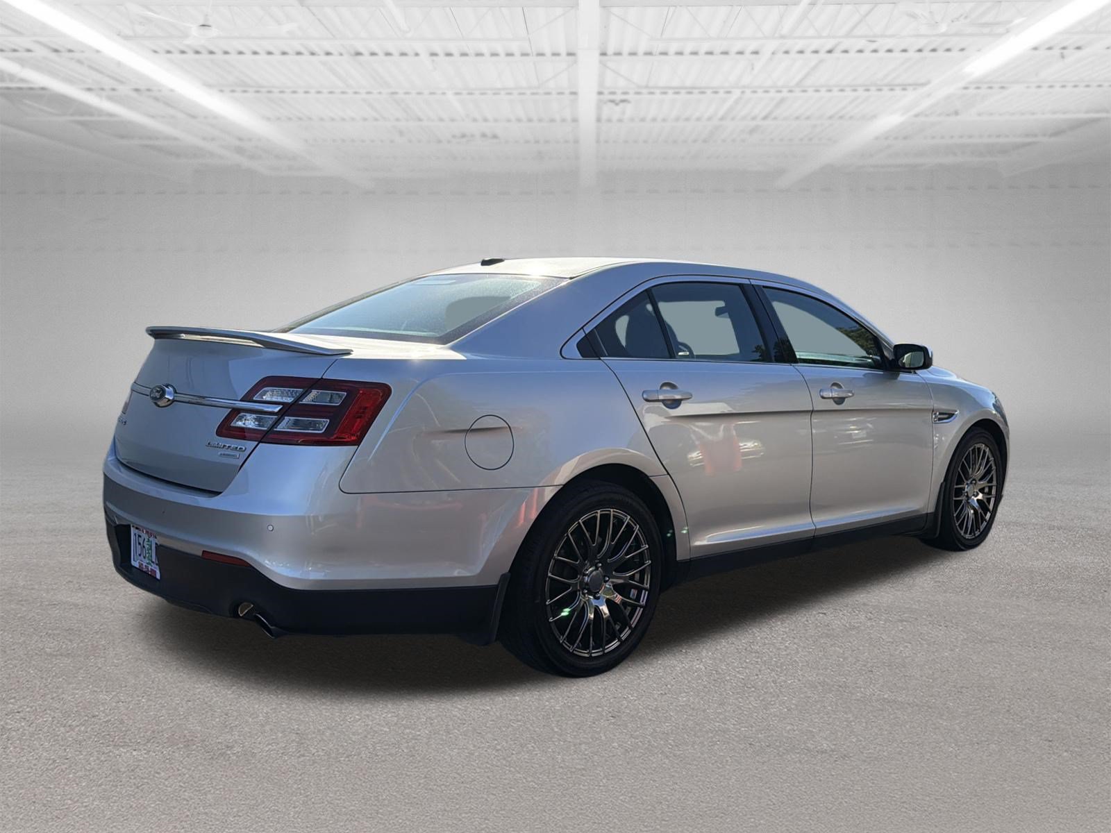 Used 2015 Ford Taurus Limited w/ Equipment Group 301A FWD image 4