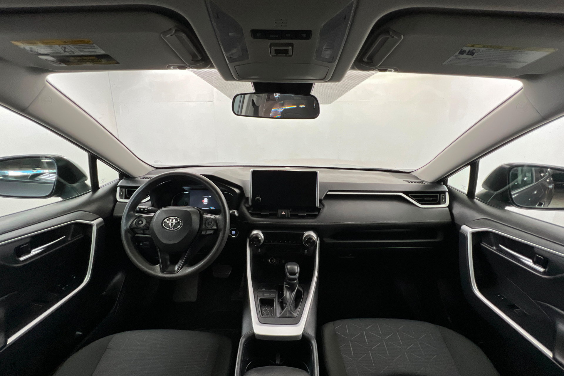 Used 2025 Toyota RAV4 XLE FWD image 10