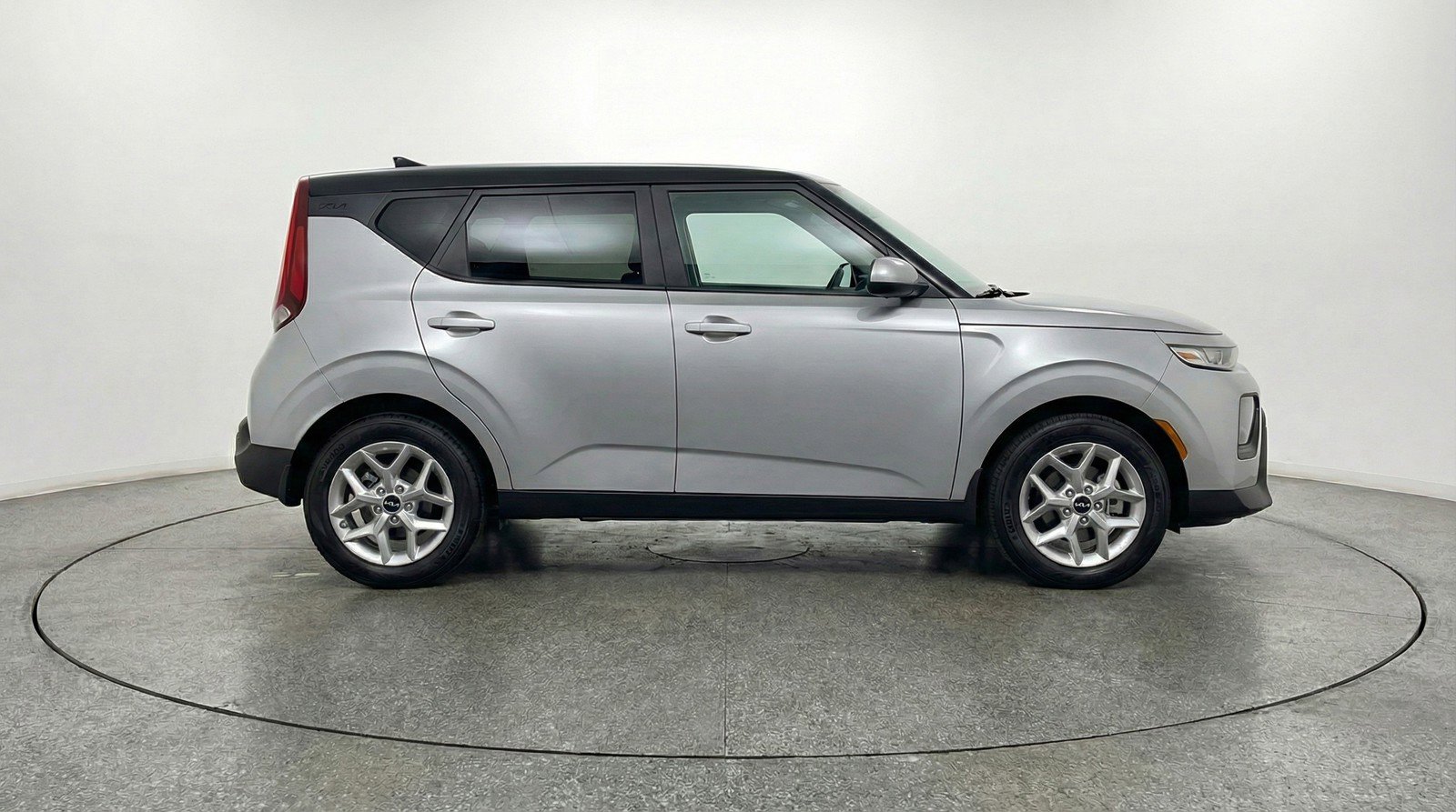 Used 2025 Kia Soul LX w/ LX Technology Package image 11