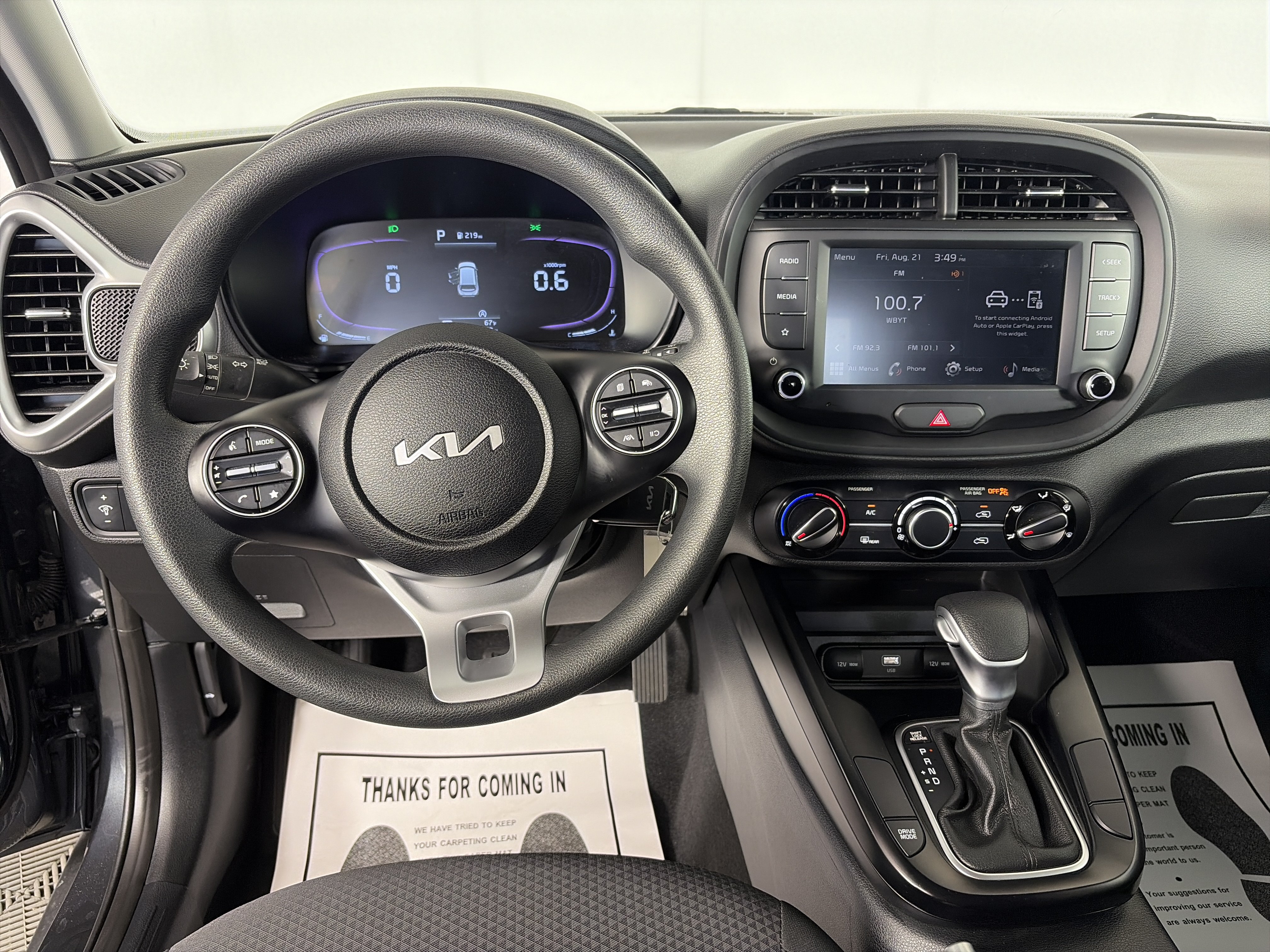 Used 2025 Kia Soul LX w/ LX Technology Package FWD image 3