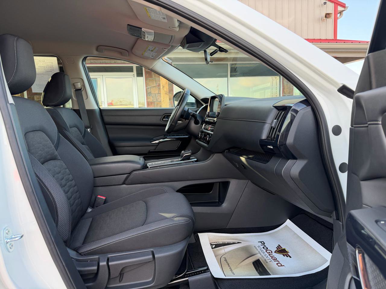 Used 2025 Nissan Pathfinder SV image 27