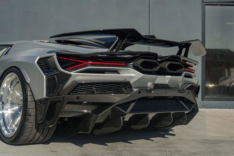 Used 2024 Lamborghini Revuelto image 60
