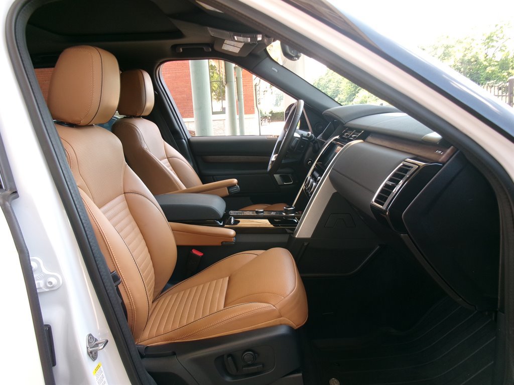 Used 2020 Land Rover Discovery HSE AWD/4WD image 19