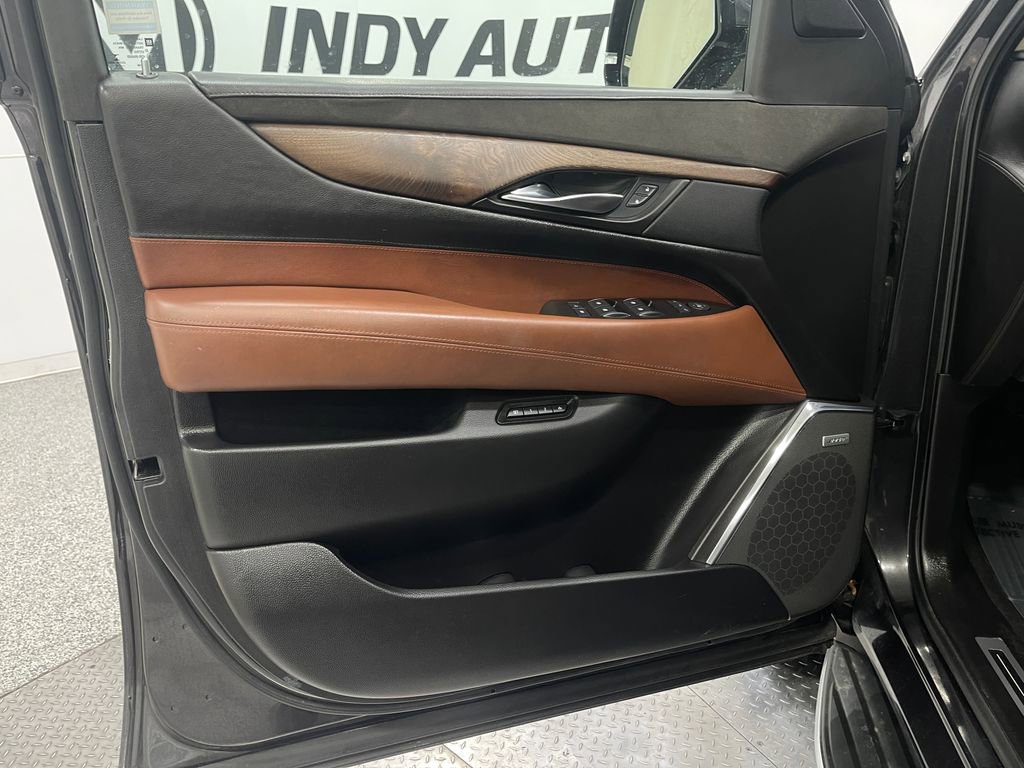 Used 2016 Cadillac Escalade ESV Luxury image 13