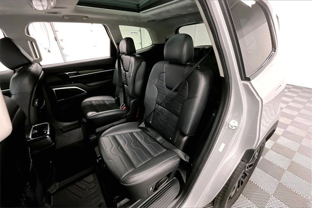 Used 2022 Kia Telluride SX w/ SX Prestige Package image 21