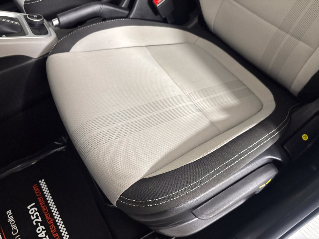 Used 2025 Hyundai Venue SEL FWD image 15