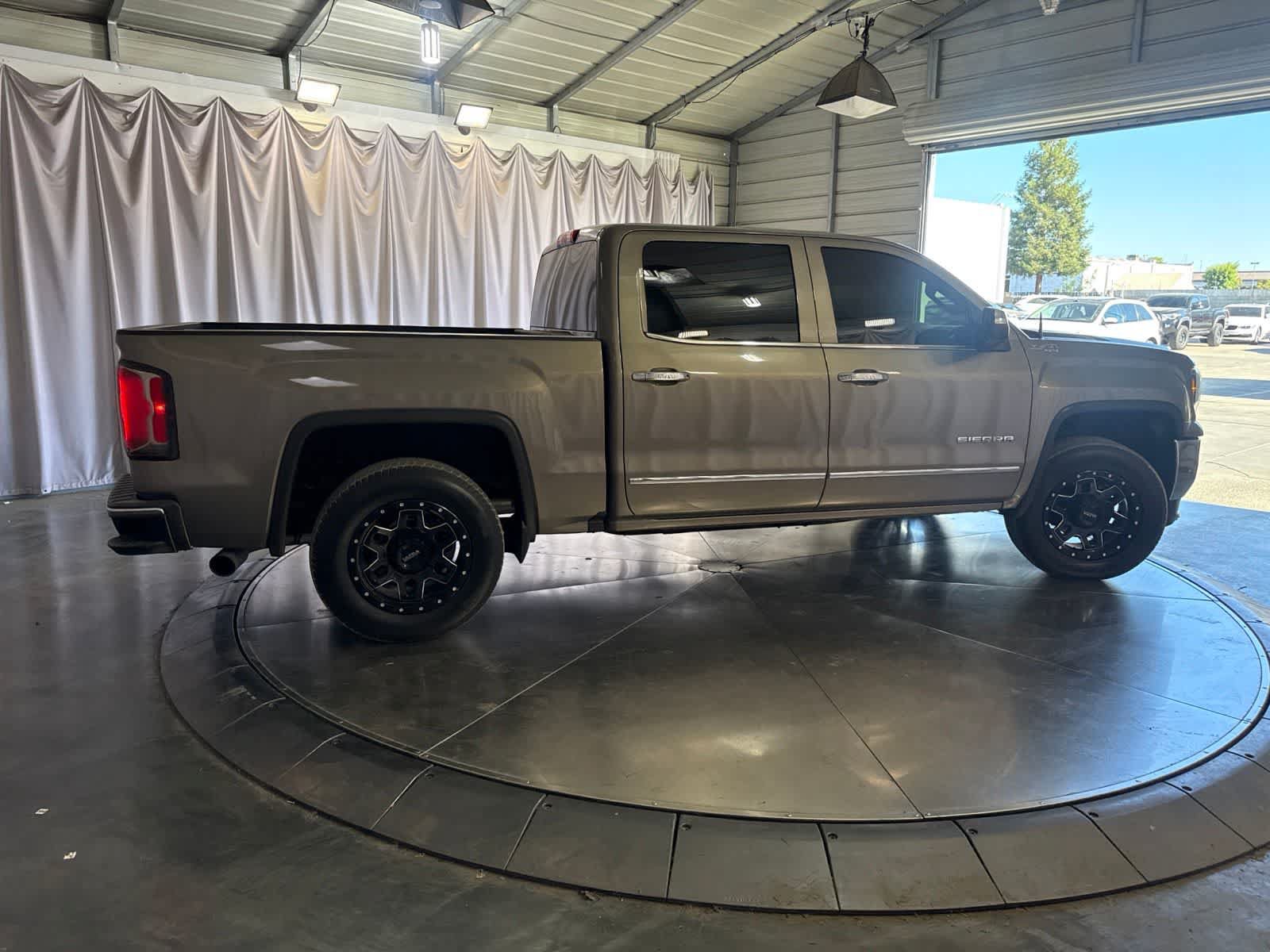 Used 2017 GMC Sierra 1500 SLT w/ SLT Premium Package AWD/4WD image 4