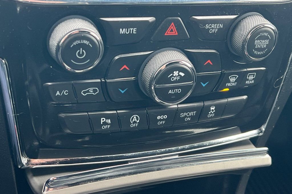 Used 2022 Jeep Grand Cherokee Limited w/ Trailer Tow Group IV image 18