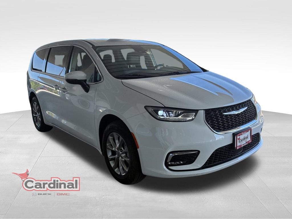 Used 2023 Chrysler Pacifica Touring-L w/ Uconnect Theater Family Group AWD/4WD image 1