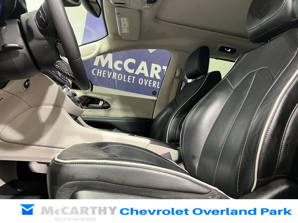 Used 2023 Chrysler Pacifica Limited image 28