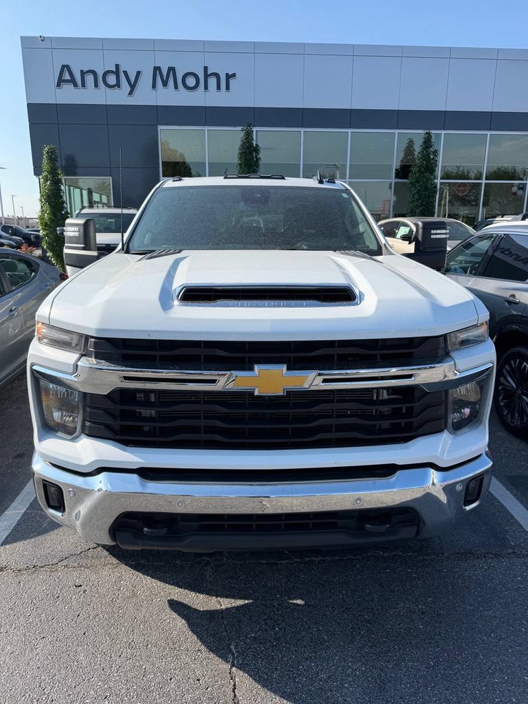 Used 2025 Chevrolet Silverado 3500 LT w/ Safety Package AWD/4WD image 2