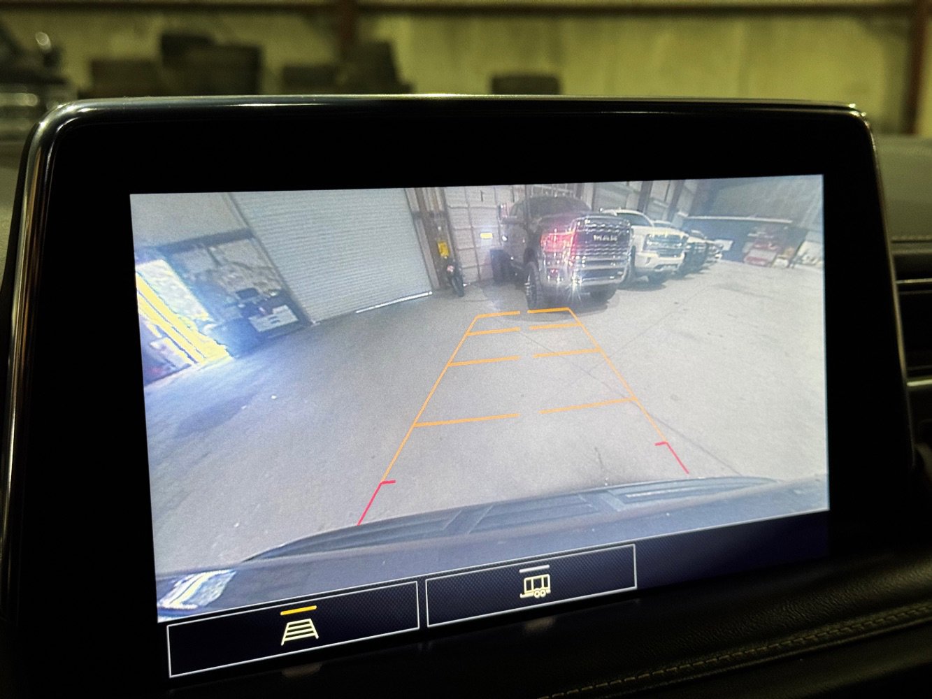 Used 2021 GMC Yukon XL SLT image 34