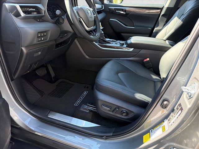 New 2026 Toyota Highlander Limited AWD/4WD image 9