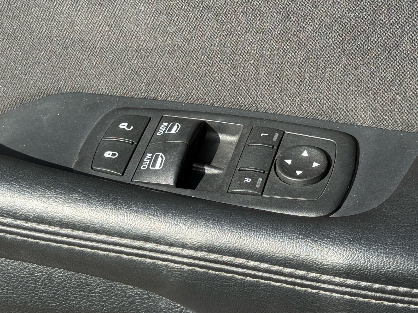Used 2016 Dodge Challenger SXT RWD image 20