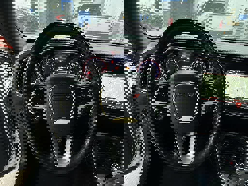 Used 2018 Dodge Challenger R/T Scat Pack w/ Leather Interior Group image 18