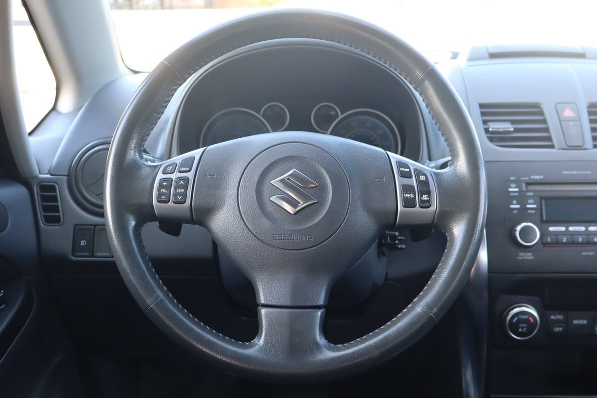 Used 2010 Suzuki SX4 Touring AWD/4WD image 18