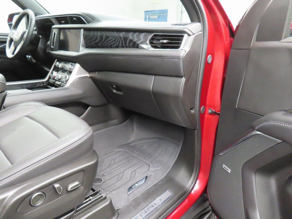 Used 2024 GMC Yukon XL Denali image 32