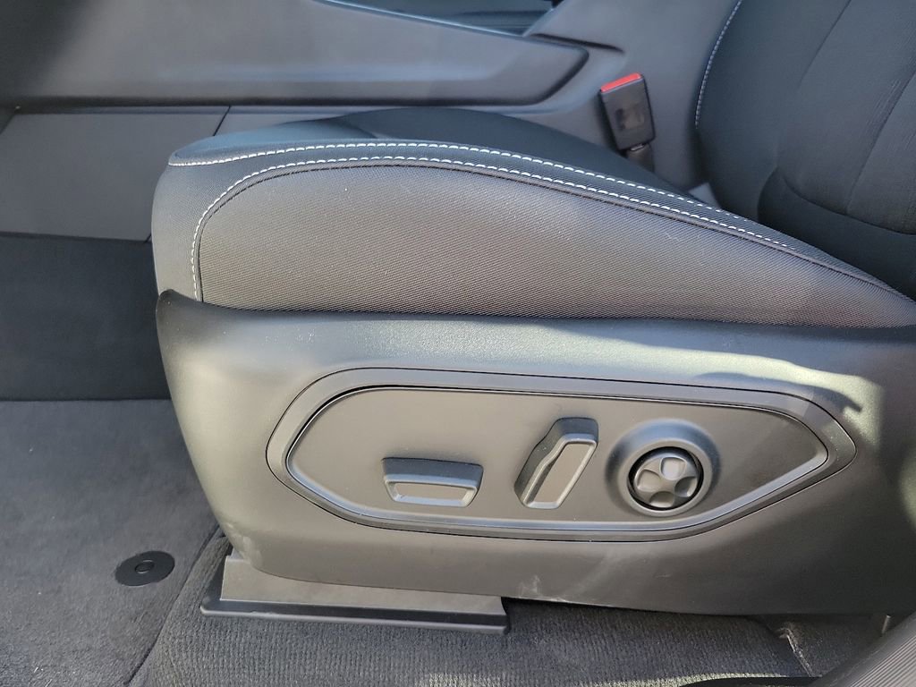 New 2025 Jeep Grand Cherokee L Laredo image 13