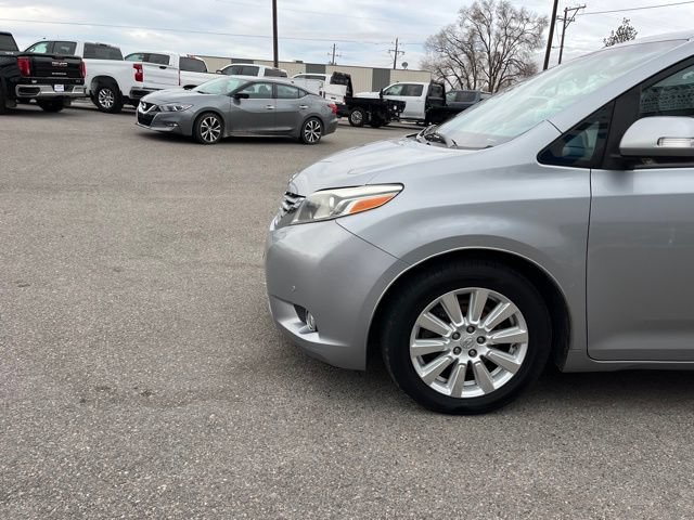 Used 2017 Toyota Sienna Limited FWD image 6