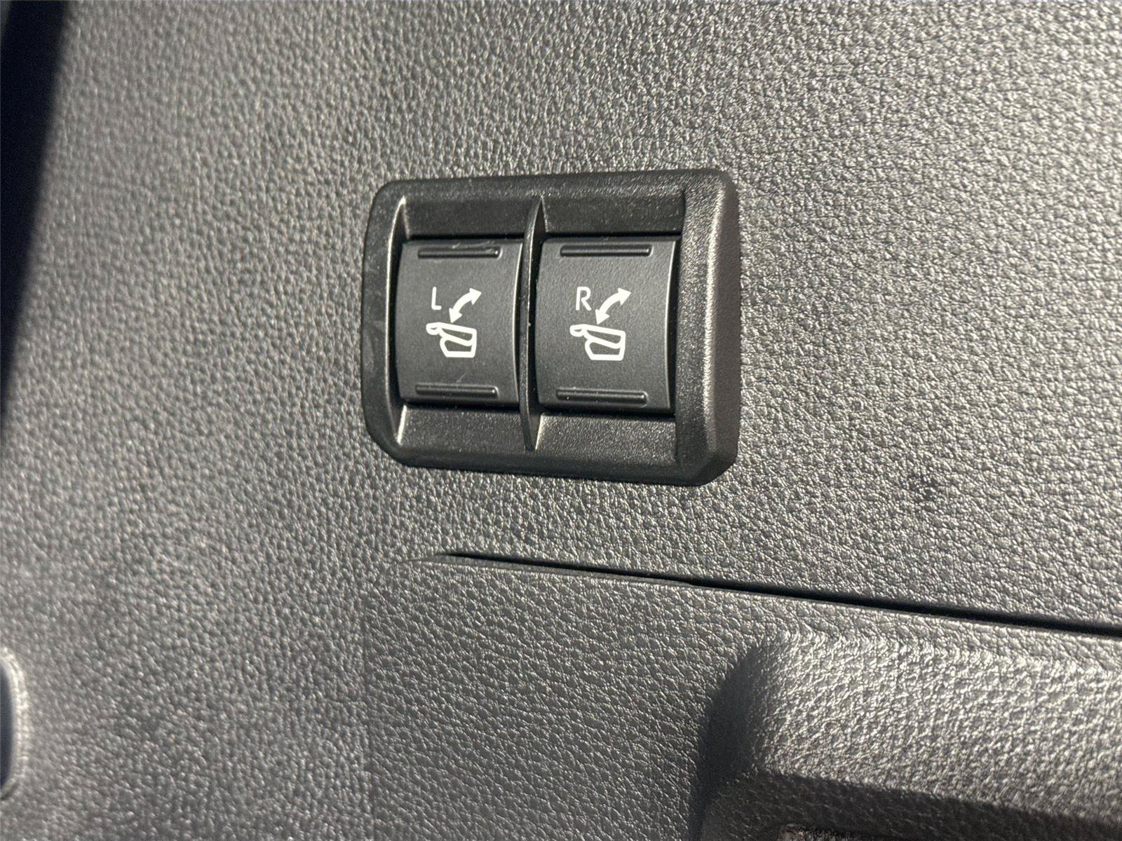 Certified 2025 Toyota Sequoia Platinum AWD/4WD image 41