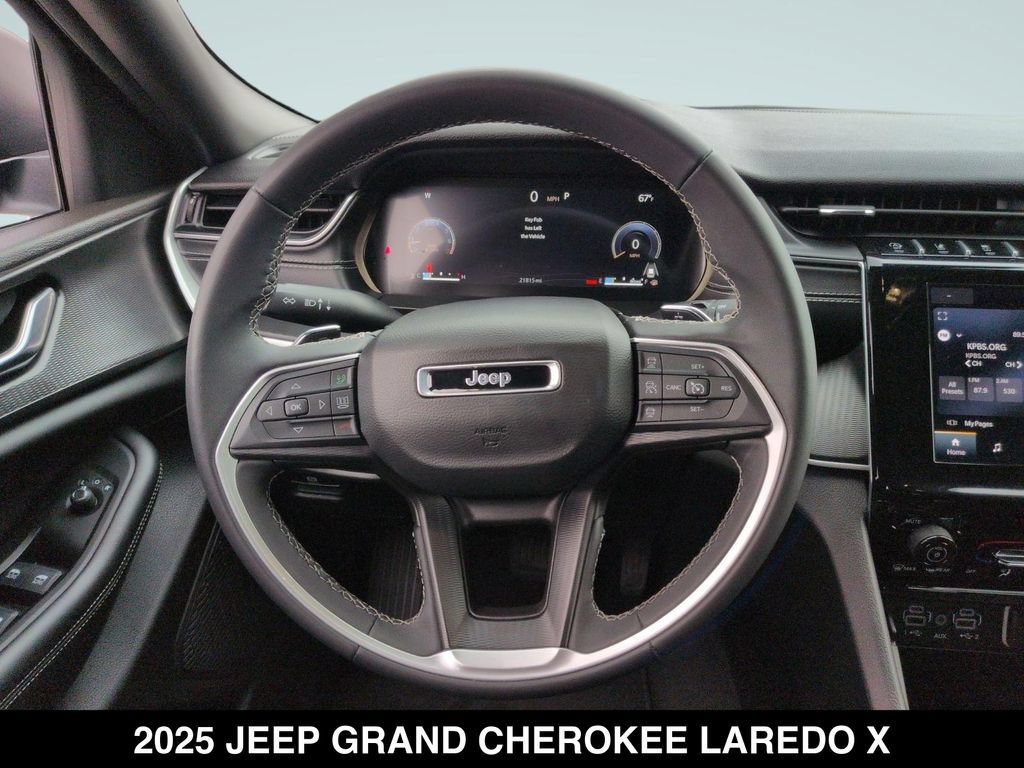 Used 2025 Jeep Grand Cherokee Laredo X AWD/4WD image 12