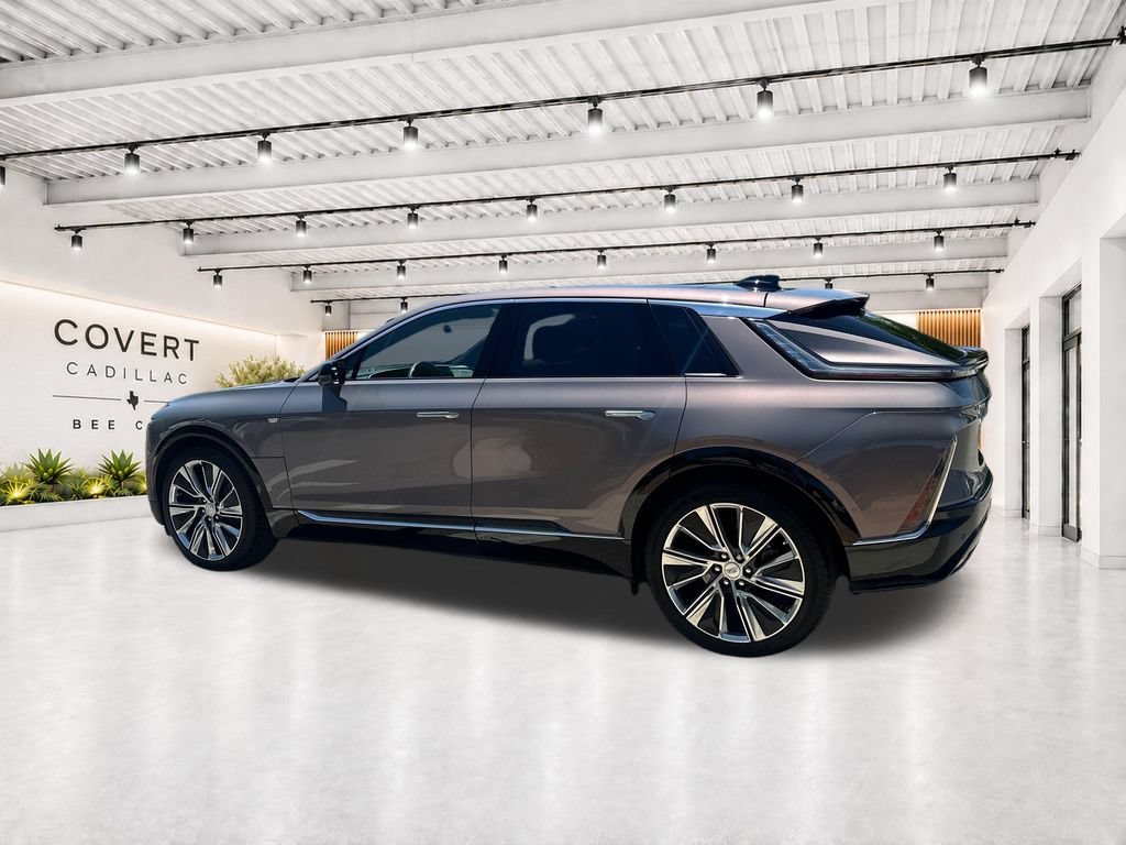 Certified 2025 Cadillac Lyriq Luxury w/ LPO, Floor Liner Package AWD/4WD image 10