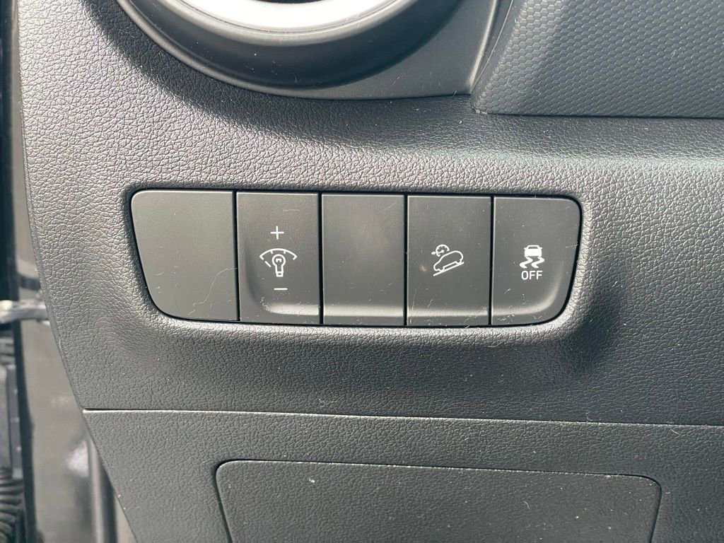 Used 2023 Hyundai Kona Limited image 14