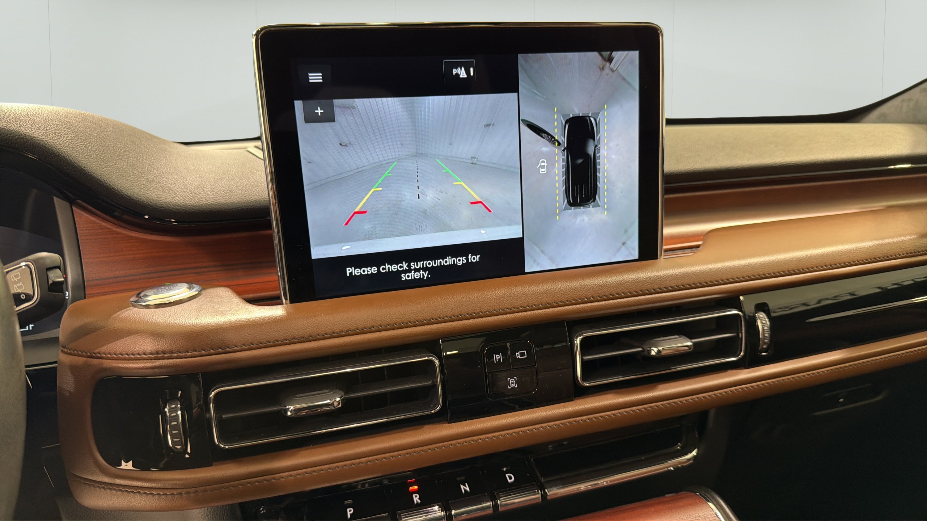 Used 2021 Lincoln Aviator Reserve w/ Class IV Trailer Tow Package RWD image 16