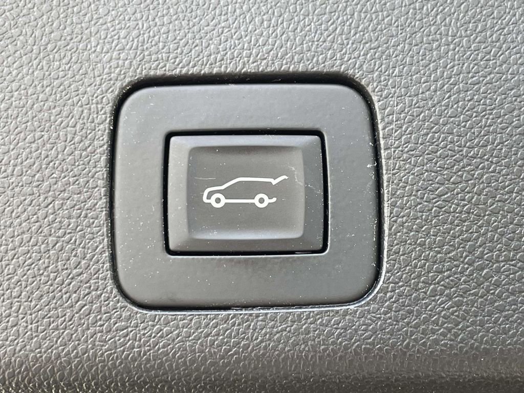 Used 2023 Buick Encore GX Select w/ Sport Touring Package FWD image 10