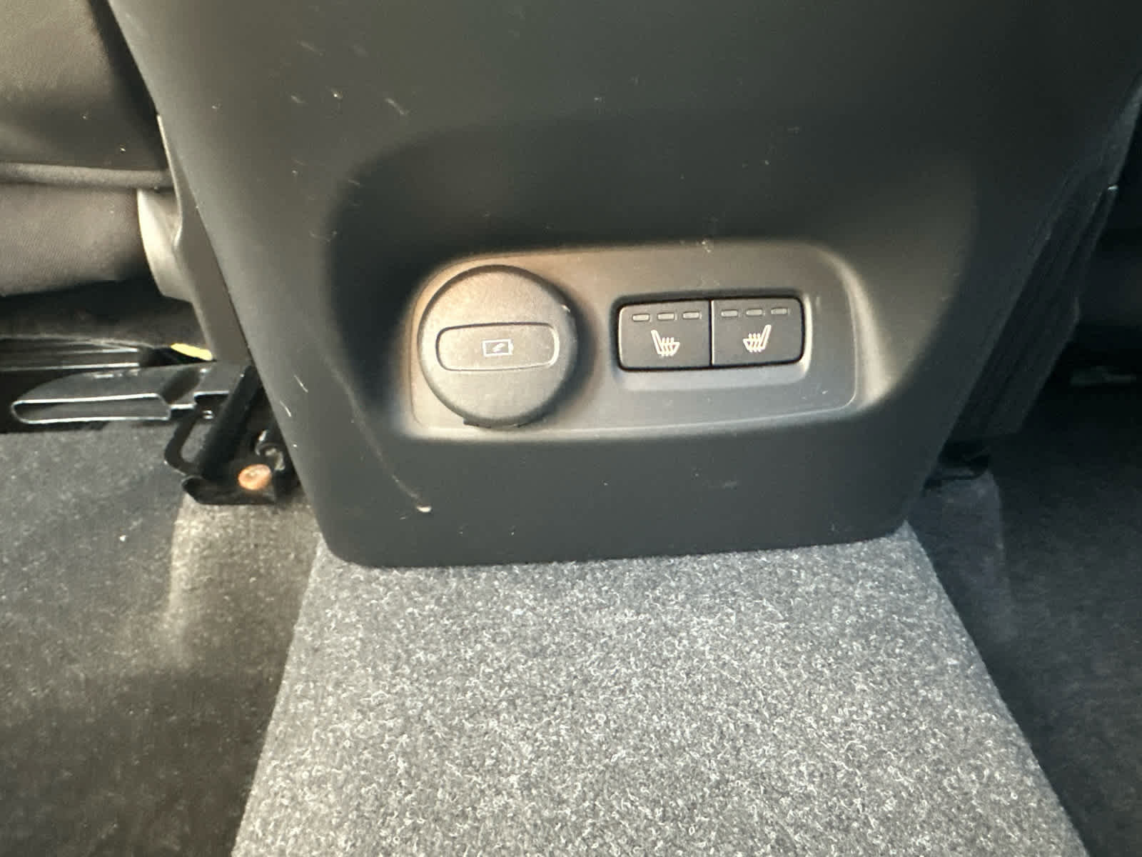 Certified 2023 Volvo XC40 B5 Core w/ Convenience Package image 26